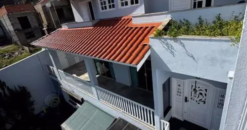 Imponente mansão de alto padrão em condomínio fechado na Morada dos Pássaros, Taboão da Serra-SP: 5 quartos, 5 suítes, 3 salas, 9 banheiros, 6 vagas e 568m².