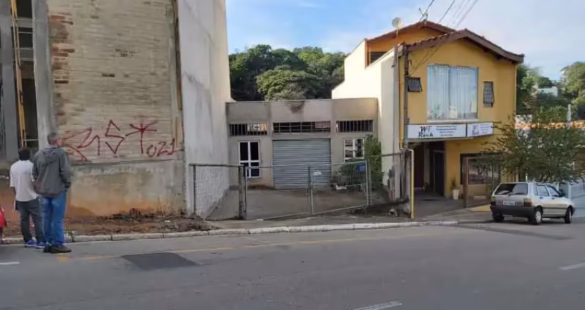 Casa à venda na Avenida Prudente de Moraes, Jardim Alto de Santa Cruz, Itatiba