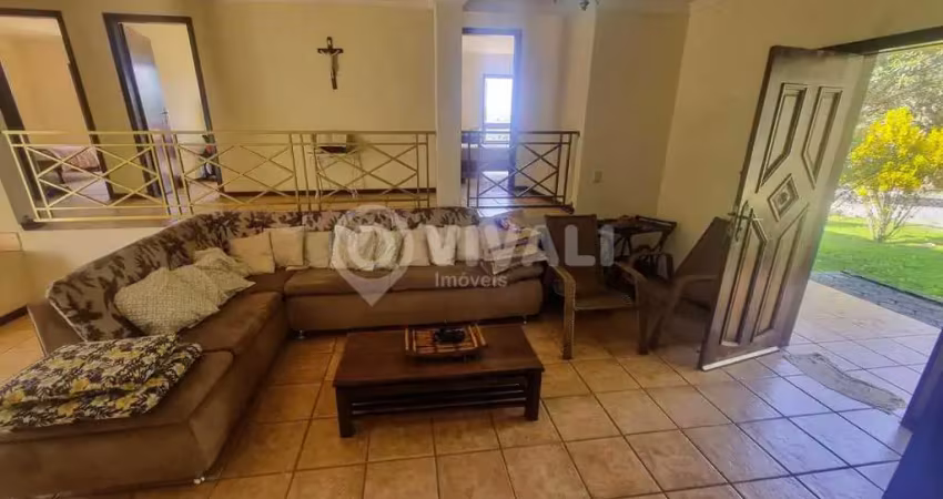 Chácara / sítio com 4 quartos à venda na Rua Ema Biral Manente, Jardim Leonor, Itatiba
