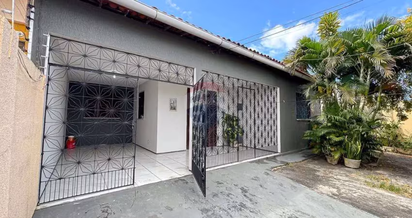 Casa solta no bairro Cidade dos Funcionários, 308 mt i 4 quartos espaçosos