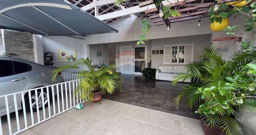 Casa em condomínio, bairro José de Alencar, 167m², 3 suítes, 2 vagas de garagem, placa solar