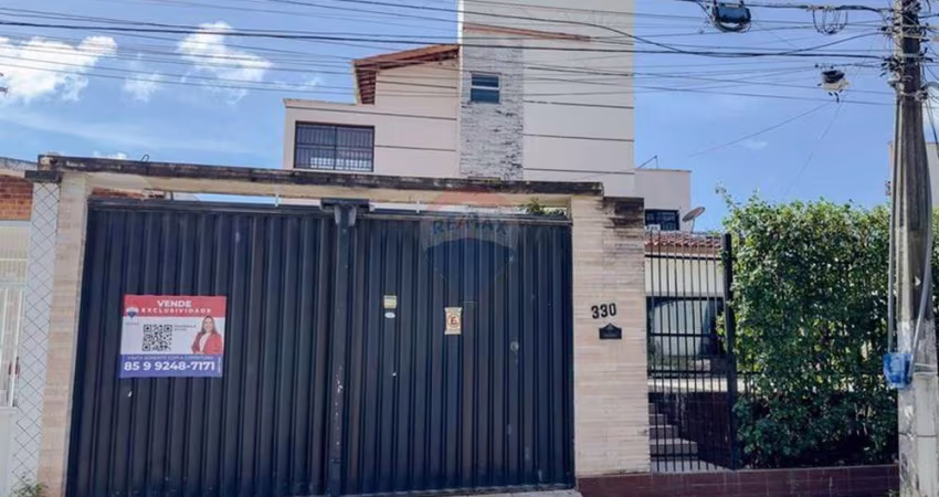Casa triplex de alto padrão, com 4 suítes, ampla área de lazer, em frente ao Centerbox