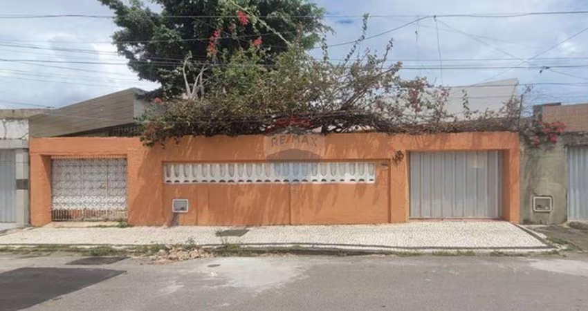 Casa plana no bairro Jacarecanga - 3 quartos, próximo ao colégio dos bombeiros