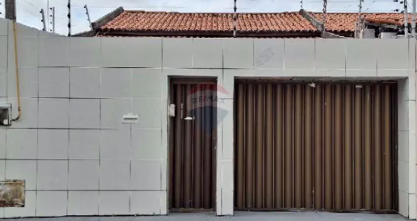 Casa plana com excelente localização no José de Alencar