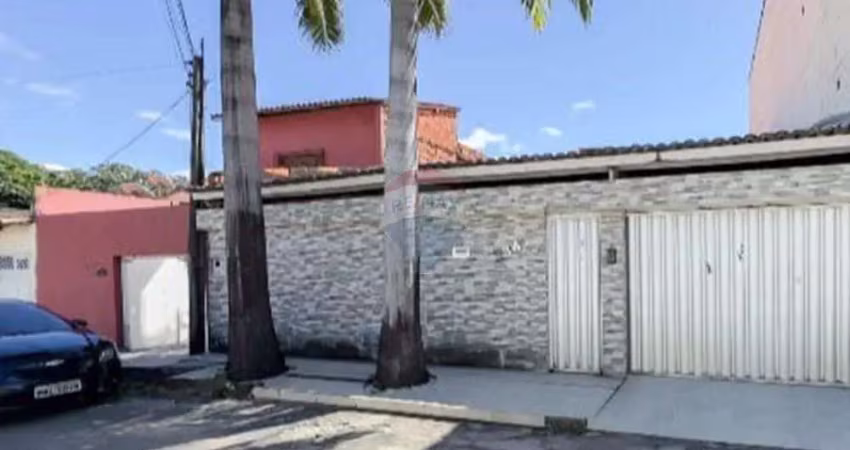 Casa plana, 288m², 4 quartos, quintal, deck com churrasqueira, nas cajazeiras, em fortaleza.