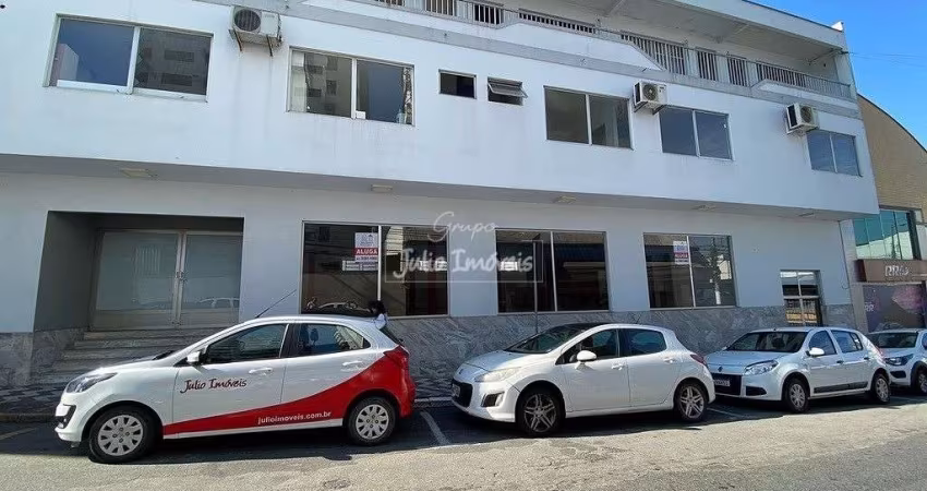 Sala comercial para locação no Centro de Brusque.