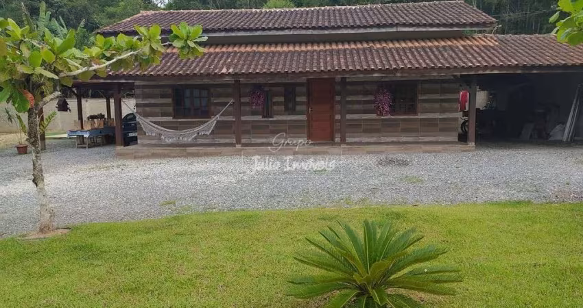 Casa com 04 dormitórios em Lageado Baixo Guabiruba