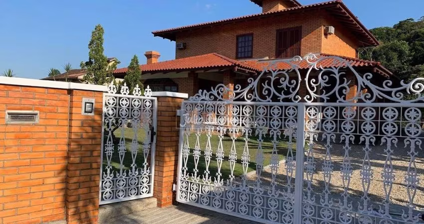 Casa 5 dormitórios 3 vagas Centro Guabiruba