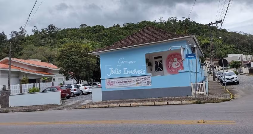 Casa comercial à venda no Azambuja