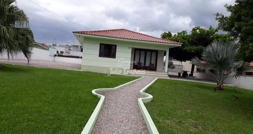 Casa à venda no Limoeiro.