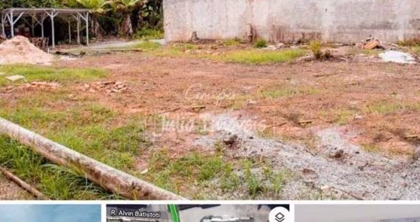 Terreno à venda na Primeiro de Maio.