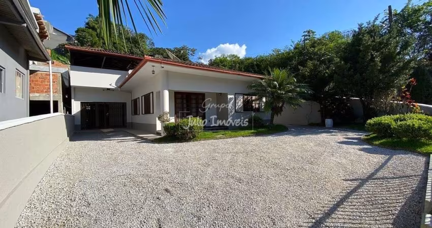 Casa 3 dormitórios 3 vagas São Pedro Brusque