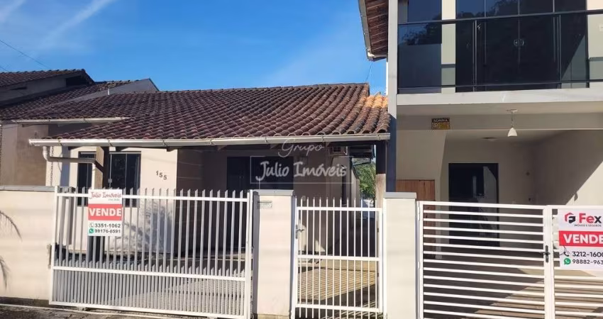 Sobrado e Casa no Cedrinho em Brusque