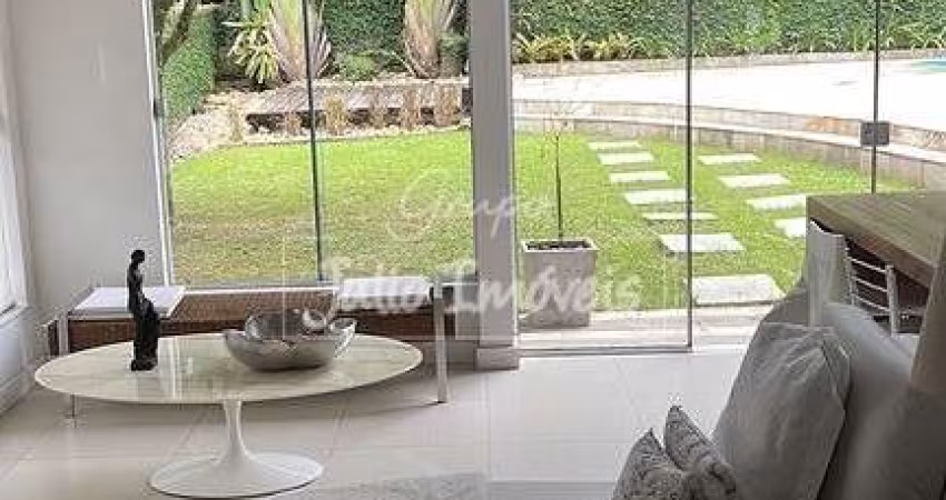 Casa com piscina no Jardim Maluche em   Brusque