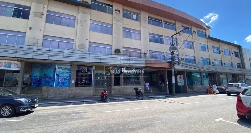 Sala comercial com vitrine no centro de Brusque