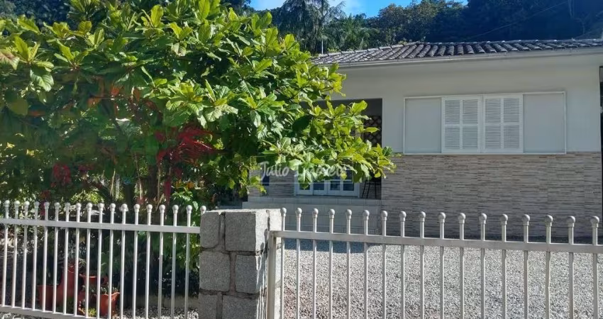 Casa com área de festas Azambuja em Brusque