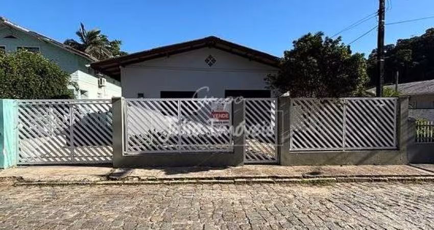 Casa com  3 dormitórios Primeiro de Maio Brusque