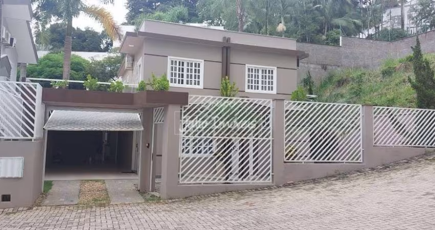 Casa com 4 quartos no São Luiz Brusque