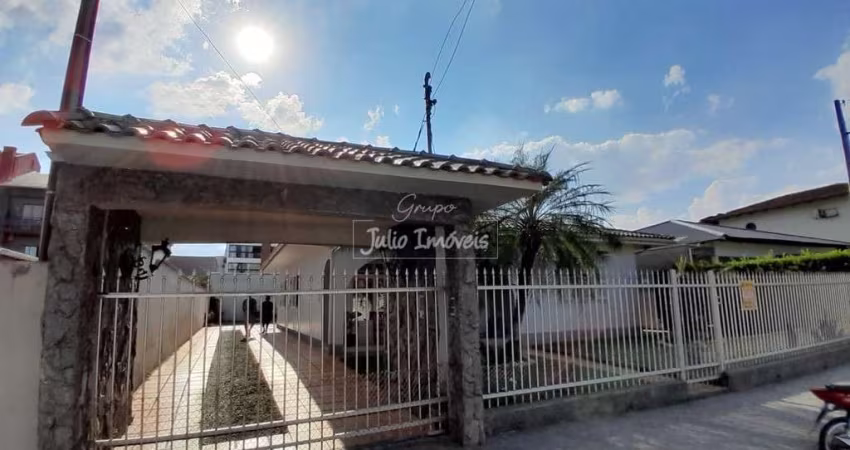 Casa 03 dormitórios para locação na Santa Rita