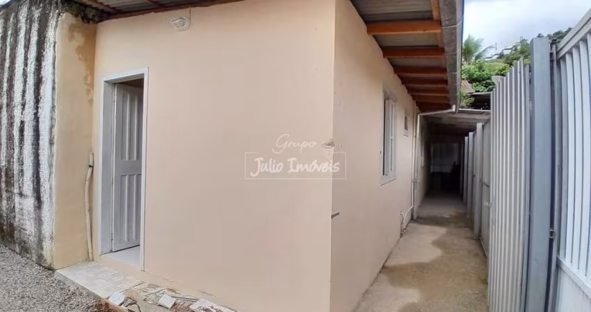Casa 01 quarto para locação no bairro Azambuja