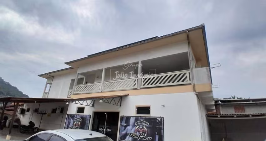 Casa 03 quartos para locação no bairro São Pedro