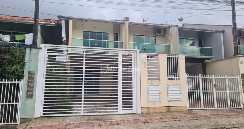 Sobrado com  02 quartos Águas Claras Brusque