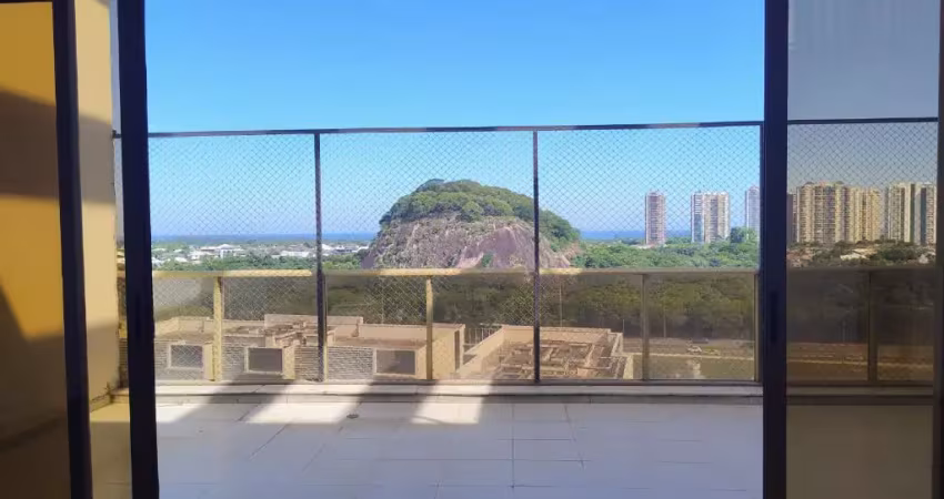 Alugo  Cobertura no Royal Blue Barra da Tijuca vista mar