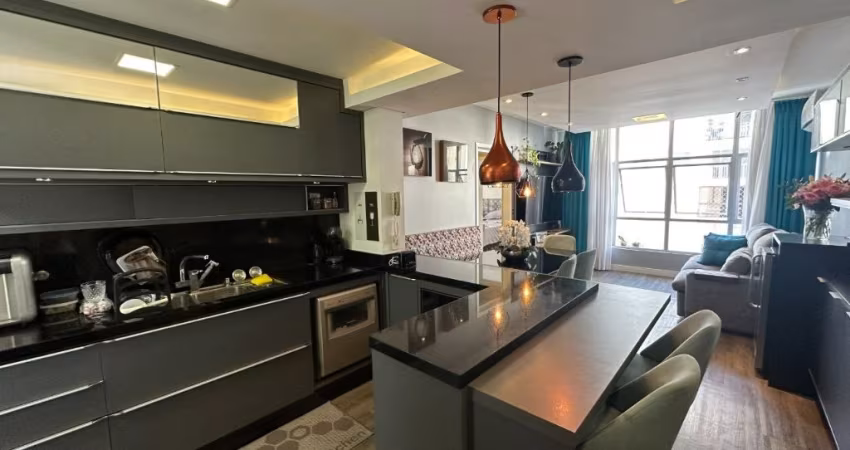 Apartamento com 2 suítes no Centro
