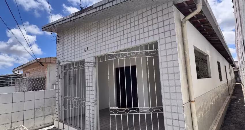 Cruz das armas - #joãopessoa #paraiba . grande oportunidade para quem deseja morar e colocar um negócio. casa ao lado da principal.