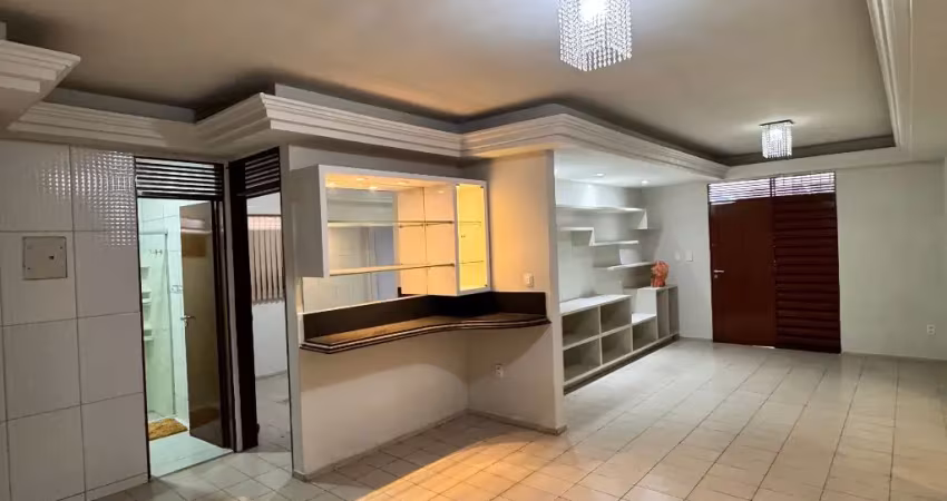 Cristo redentor - #joãopessoa #paraiba . linda casa  para vender com ampla sala, 3 quartos, piscina com espaço gourmet e armários projetados.