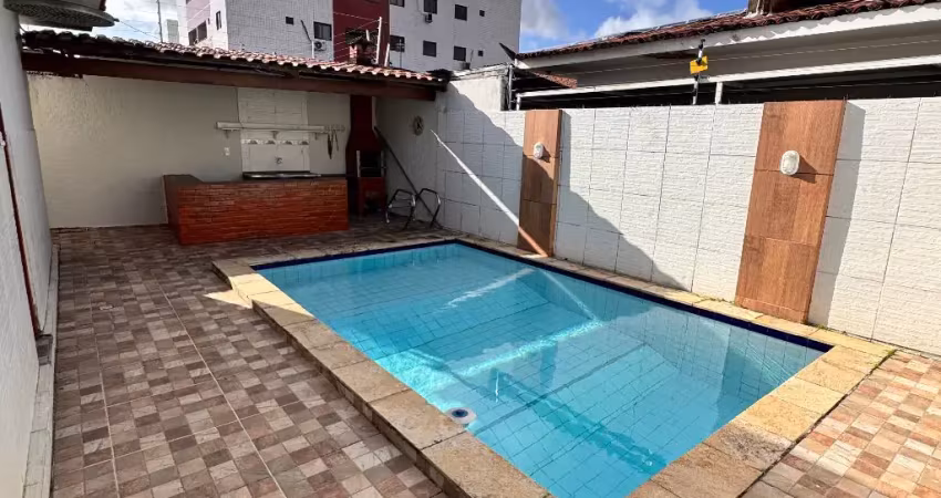 Cristo redentor - #joãopessoa #paraiba . linda casa  para vender com ampla sala, 3 quartos, piscina com espaço gourmet e armários projetados.