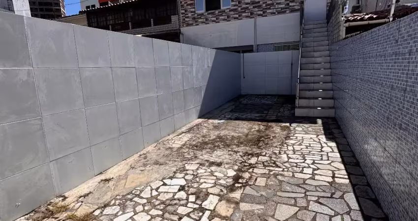 Bessa - #joãopessoa #paraiba . casa para alugar com 3 quartos sendo 1 suíte, sala e garagem para 3 carros.