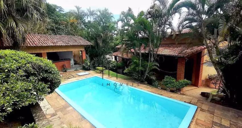 Linda casa à venda - 5 dormitórios sendo 3 suítes - 1.100m² de terreno e 500m² de área construída -