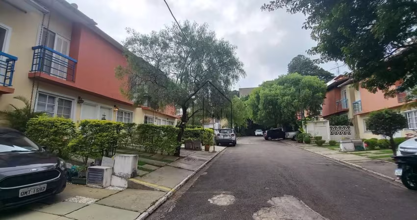 Casa de 2 dormitórios à Venda, na Granja Viana, no km 21, sentido Sp. BAIXOU O VALOR!
