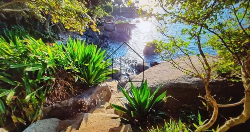 Área nobre no sul de Ilhabela. Ideal para condomínios e loteamentos, e com praia exclusiva de frent