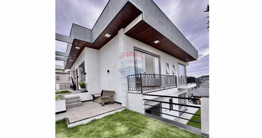 Linda casa em condomínio Barra Imbui