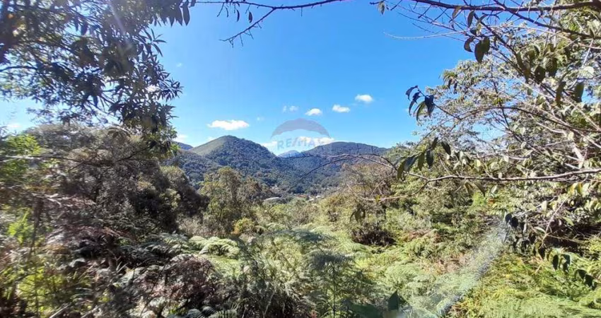 Terreno Privilegiado com Vista Livre para as Montanhas.