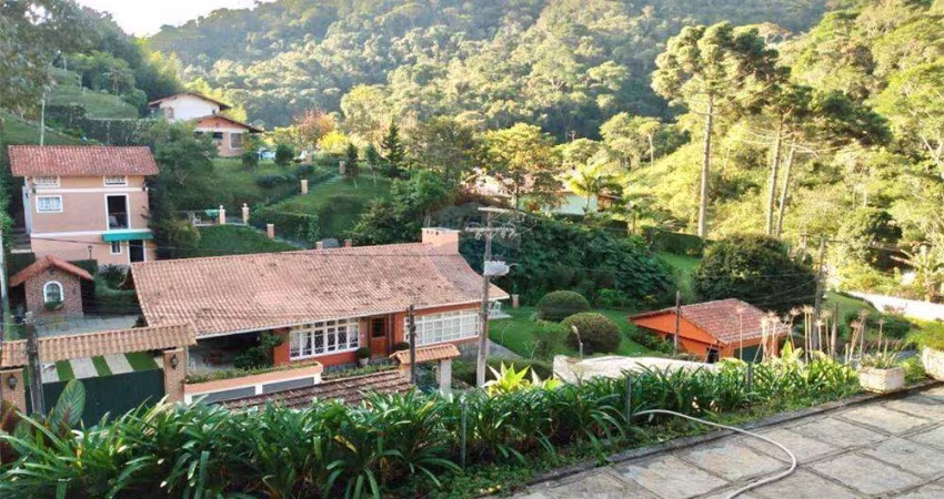 Casa para locação com piscina, 4 quartos, vista ampla