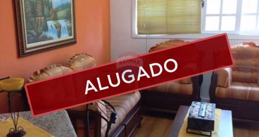 Linda casa triplex mobiliada em condomínio. Entrar e morar!