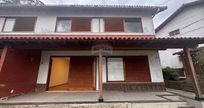 Casa para locação com 4 quartos em condominio no alto