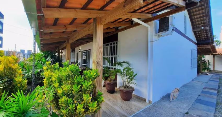 Casa com 3 dormitórios e 120m² no bairro Gravatá em Navegantes/SC