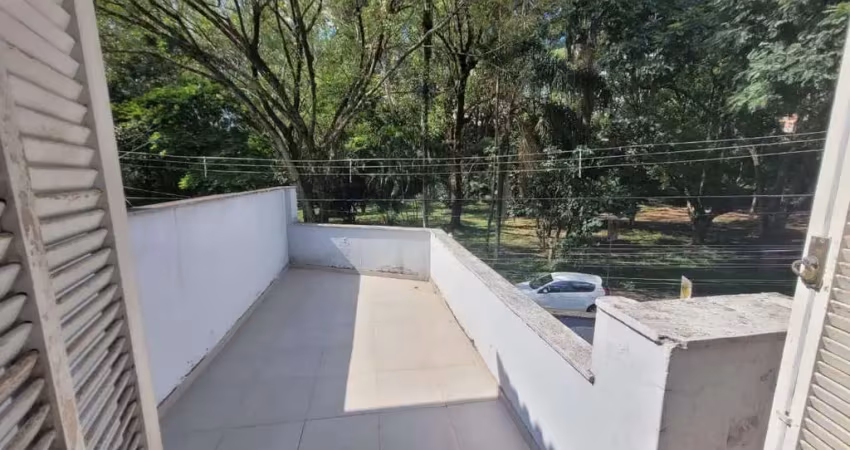 Casa estilo sobrado com 3 dormitórios, vaga e quintal no jardim bonfiglioli.