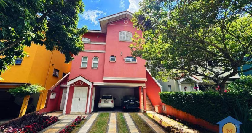 Casa à venda em condomínio  na Granja Viana.