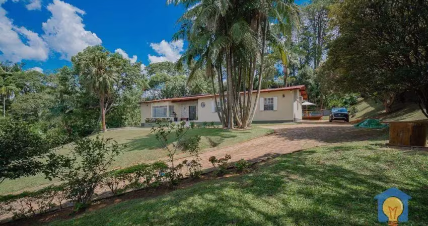 Casa térrea, PORTEIRA FECHADA  com 3 dormitórios à venda no Miolo da Granja, 418 m² por R$ 3.600.000 - Vila Santo Antônio - Cotia/SP