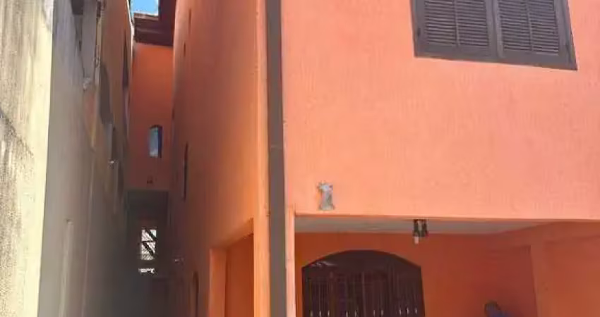 Casa bem conservada em cotia, duas casas com entradas separadas