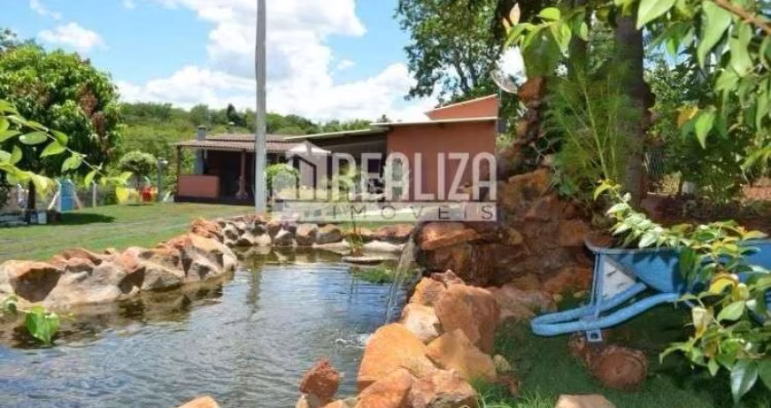 Charmosa Chácara com Piscina e Pomar no bairro IGA em Igarapava