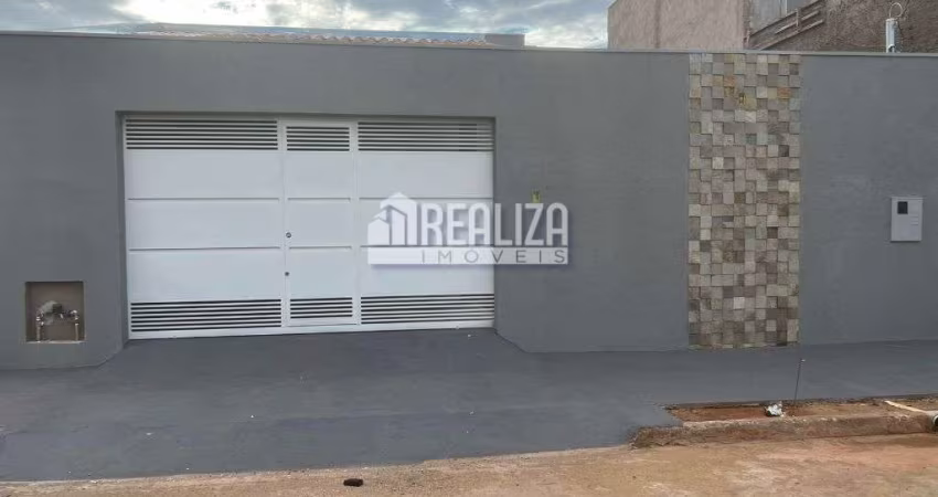 Magnífica Casa à venda no bairro Jardim Espanha em Uberaba - 2 dormitórios, 1 banheiro e garagem para 2 carros!