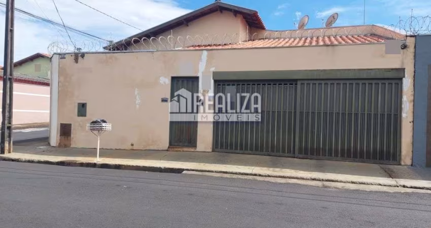 Linda casa à venda em Uberaba - 3 dormitórios, churrasqueira e quintal!