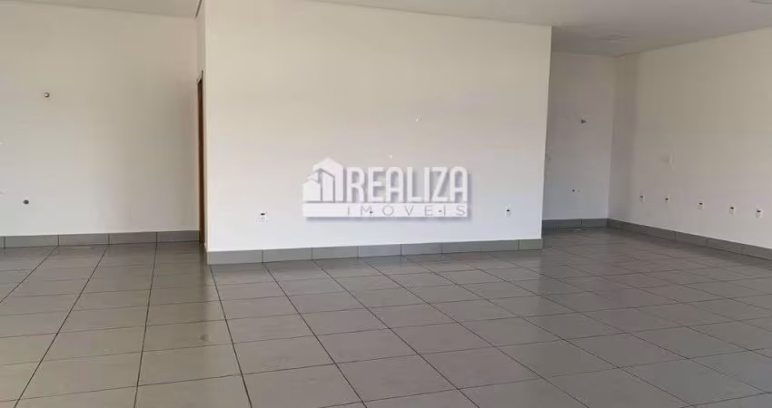 Casa à venda no Jardim Marajó, Uberaba: 4 dormitórios, churrasqueira e mais!