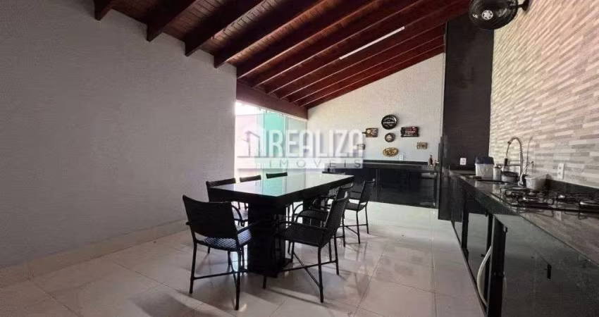 Casa de 3 dormitórios com suíte e churrasqueira na varanda em Uberaba
